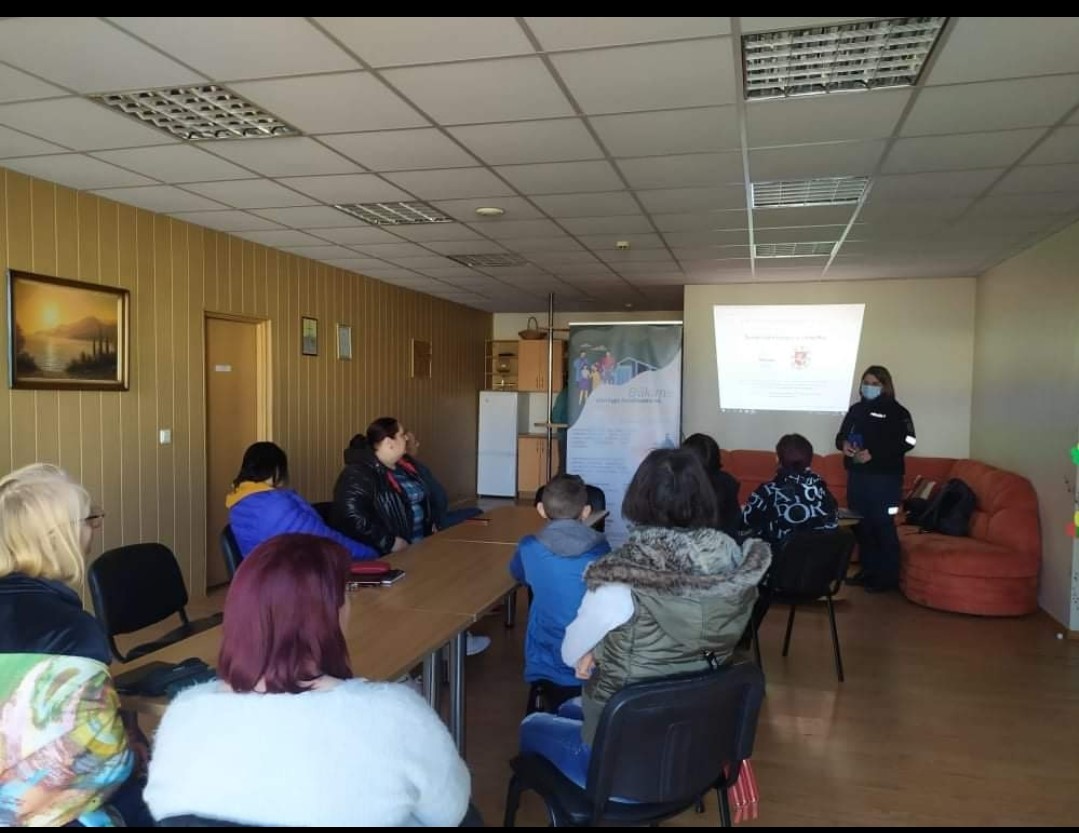 Meetings with communities (6)