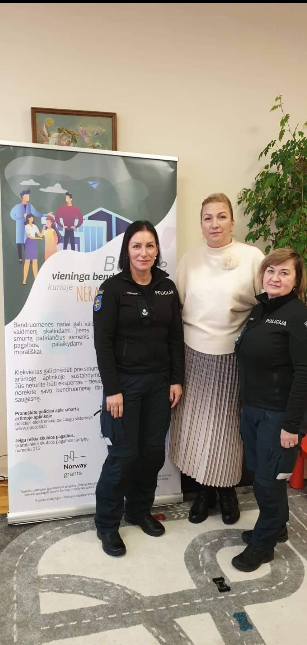 Lithuanian community police closely cooperate with the society (2)