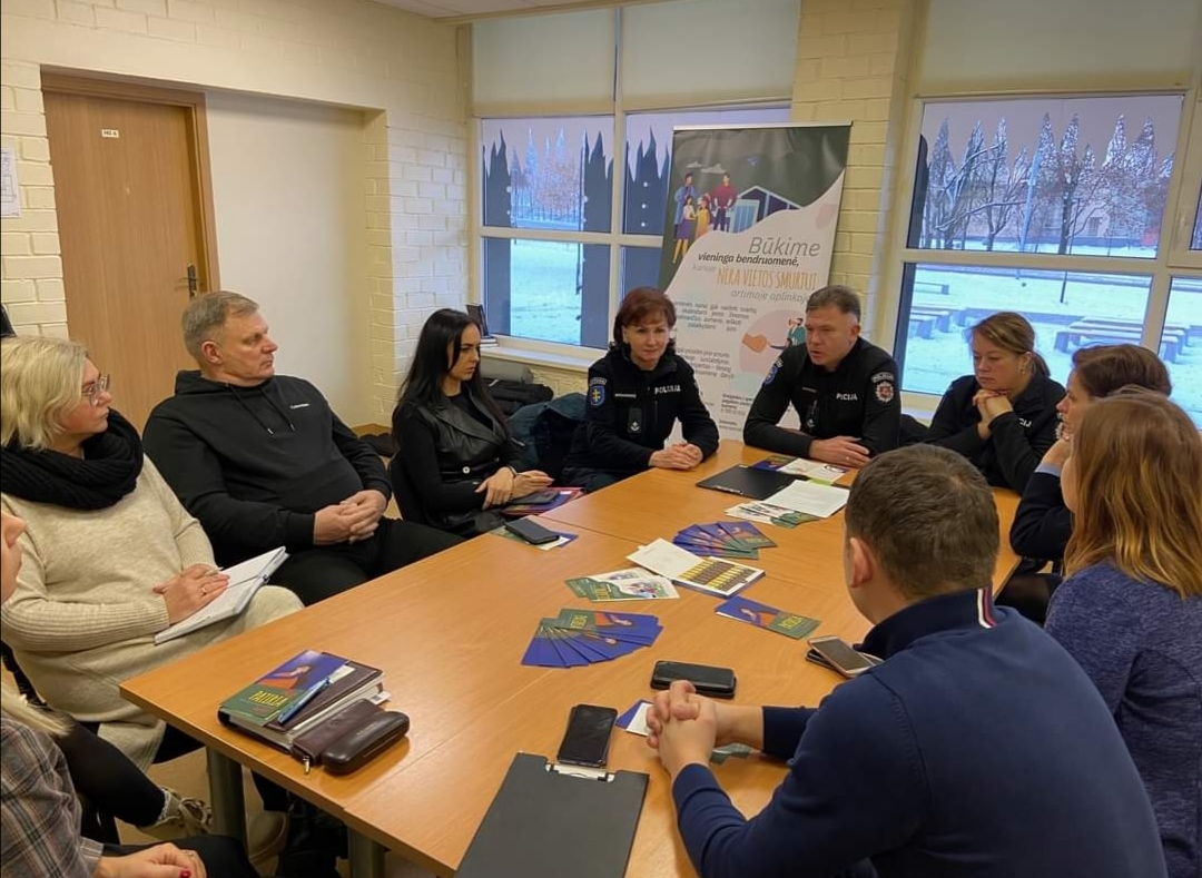 Lithuanian community police closely cooperate with the society (4)