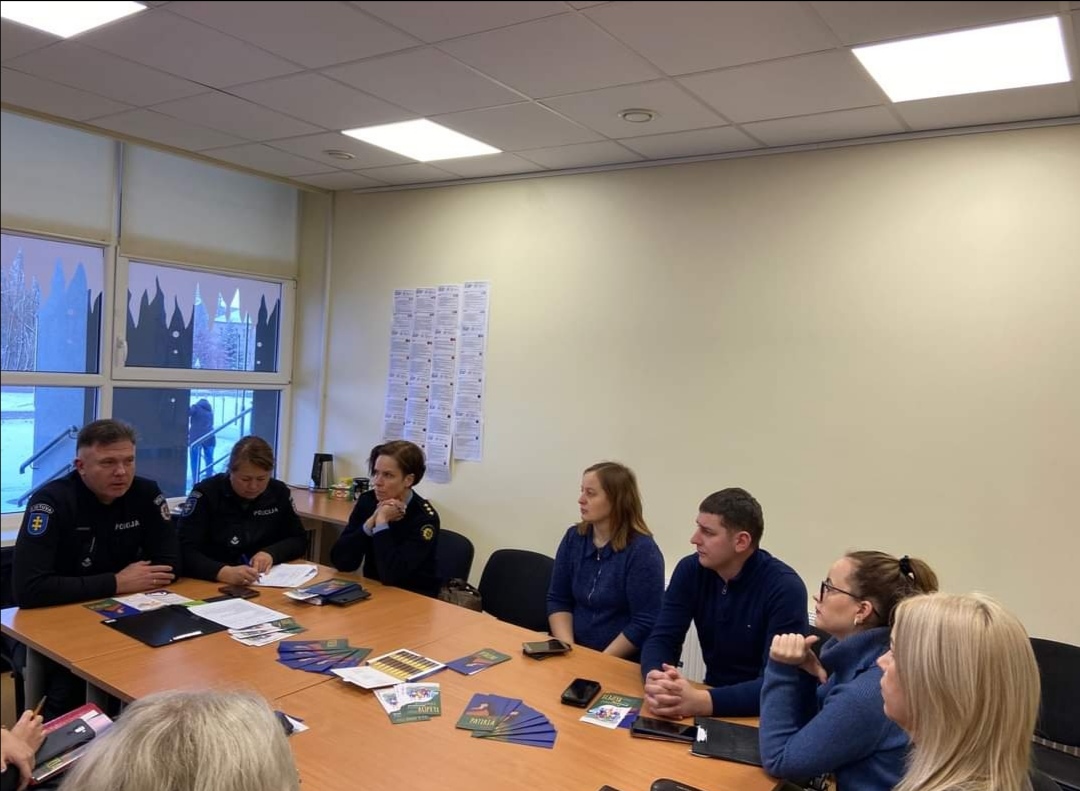Lithuanian community police closely cooperate with the society (5)