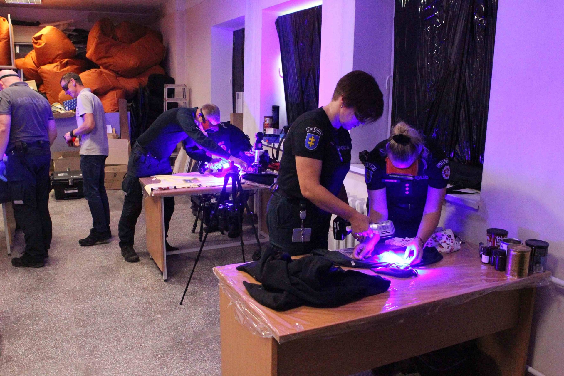 Mokymai „Preliminarus kraujo žymių kilmės nustatymas, kraujuotų pėdsakų cheminis ryškinimas ir kraujo pėdsakų rašto tyrimo pagrindai, atliekant įvykio vietos apžiūrą ir kriminalistinius tyrimus" (2)