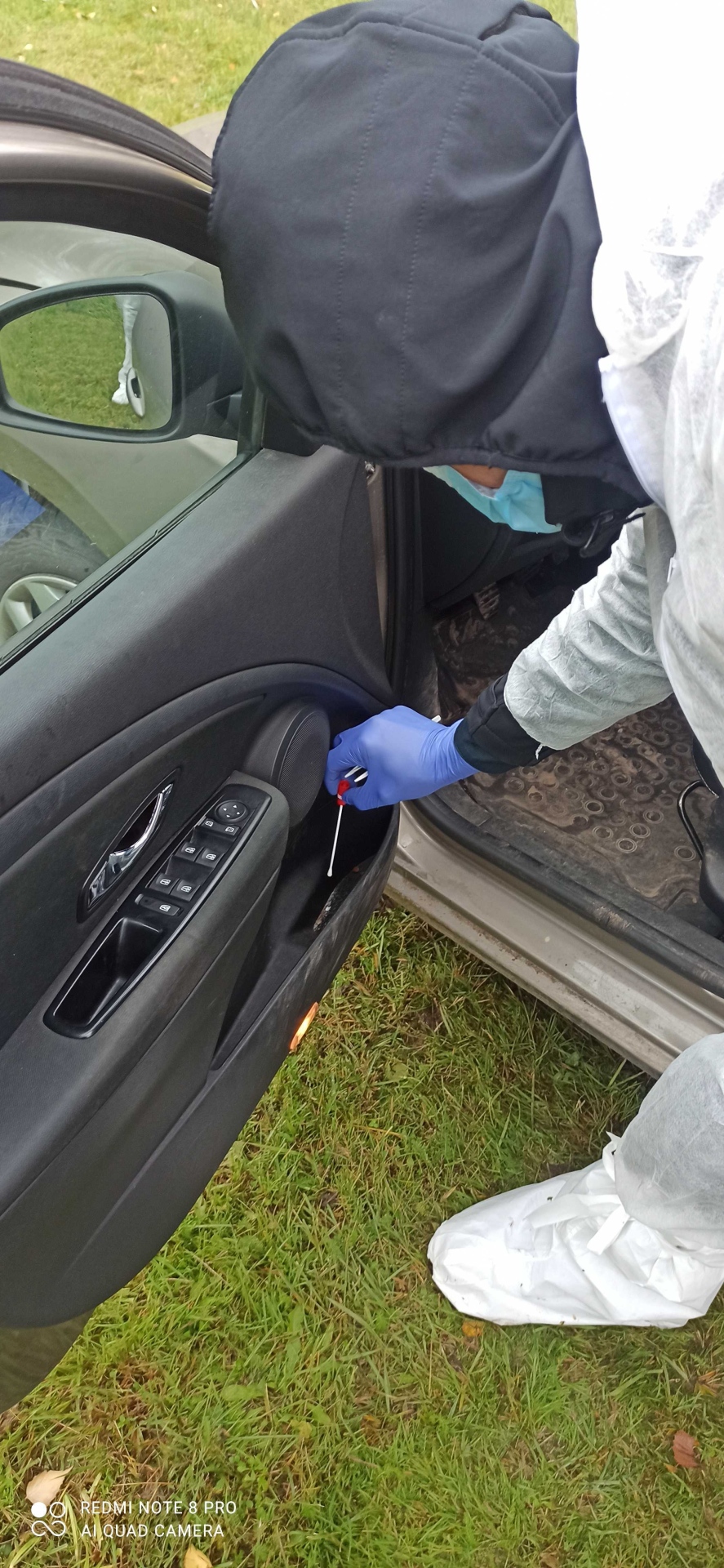 Mokymai „Sprogstamųjų (narkotinių) medžiagų pėdsakų paieška ir paėmimas, atliekant automobilio ar patalpos apžiūrą. Savadarbių sprogmenų (sintetinių narkotinių medžiagų) gamybos vietos (laboratorijos) tyrimo ypatumai, atliekant įvykio vietos apžiūrą...“ (13)
