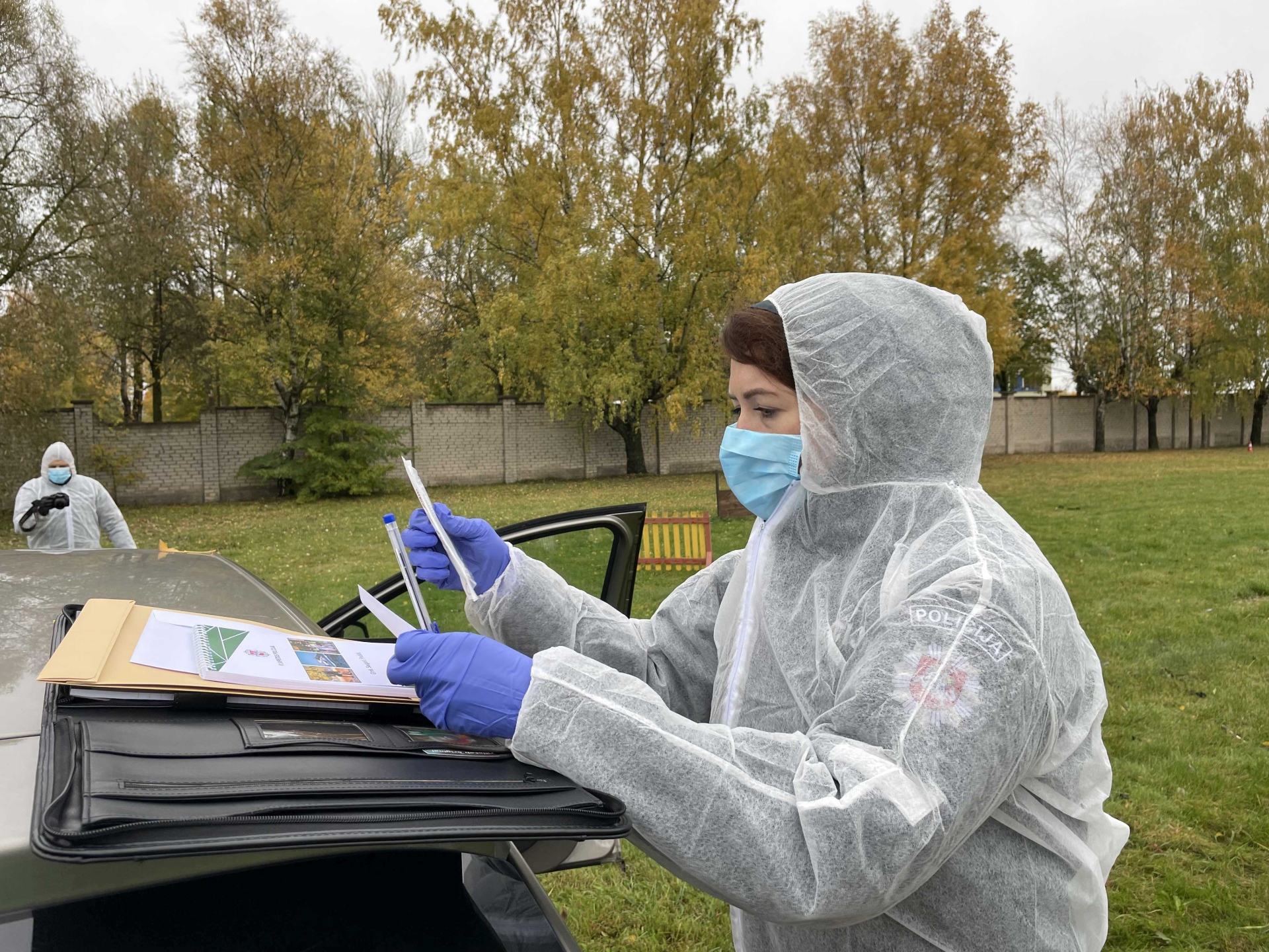 Mokymai „Sprogstamųjų (narkotinių) medžiagų pėdsakų paieška ir paėmimas, atliekant automobilio ar patalpos apžiūrą. Savadarbių sprogmenų (sintetinių narkotinių medžiagų) gamybos vietos (laboratorijos) tyrimo ypatumai, atliekant įvykio vietos apžiūrą...“ (15)