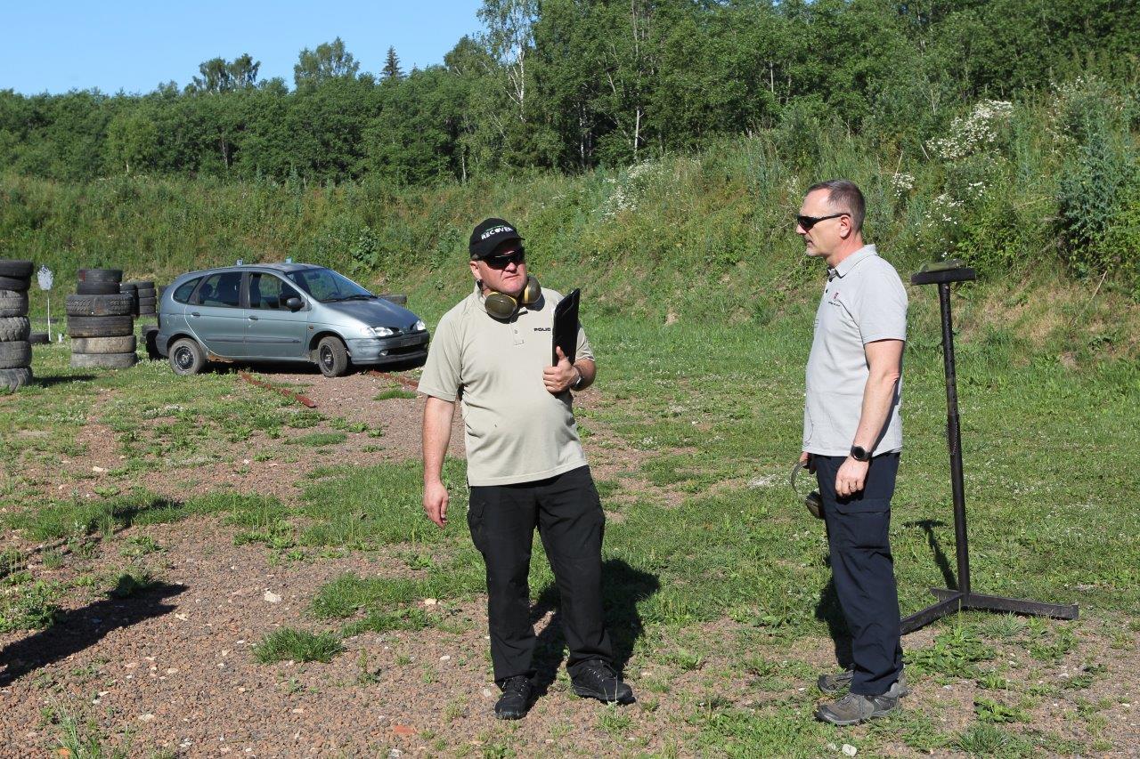 Šaunamojo ginklo panaudojimo pėdsakų fiksavimas ir paėmimas įvykio vietos apžiūros metu, nusikaltimo vietos rekonstrukcija (25)