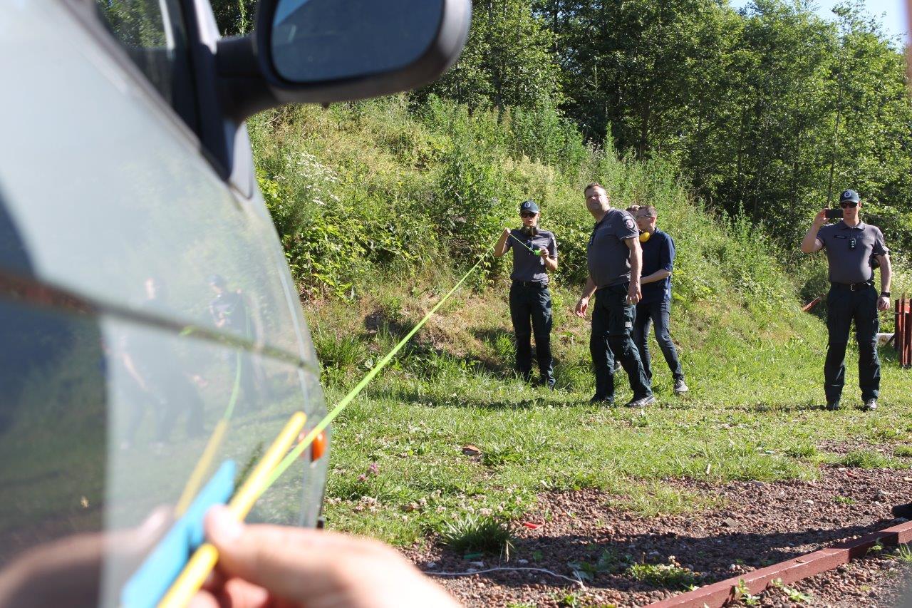 Šaunamojo ginklo panaudojimo pėdsakų fiksavimas ir paėmimas įvykio vietos apžiūros metu, nusikaltimo vietos rekonstrukcija (35)